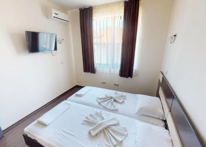 Imperial Heights Villas Вілла *