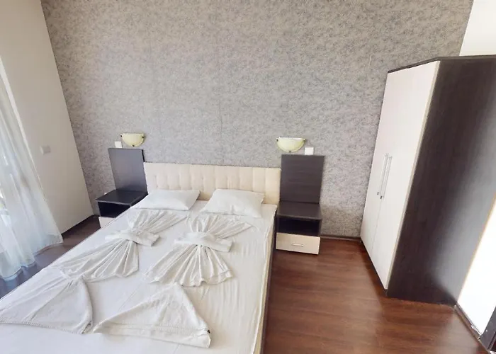 Imperial Heights Villas Вілла *