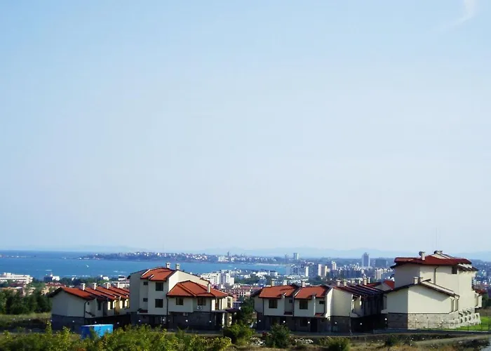 Вілла Imperial Heights Villas