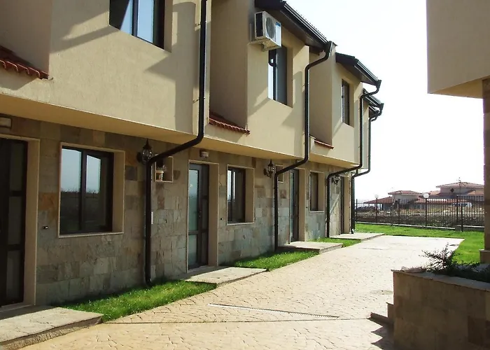 Imperial Heights Villas Вілла *