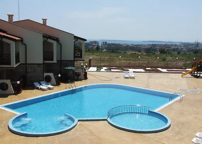 Вілла Imperial Heights Villas